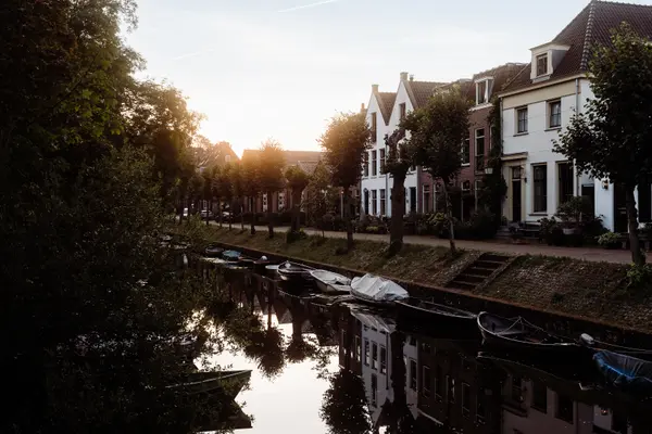 Preview van Naarden - Naarden: Een pittoreske vestingstad in het Gooi, bekend om haar stervormige verdedigingswerken, rijke geschiedenis en culturele bezienswaardigheden.
